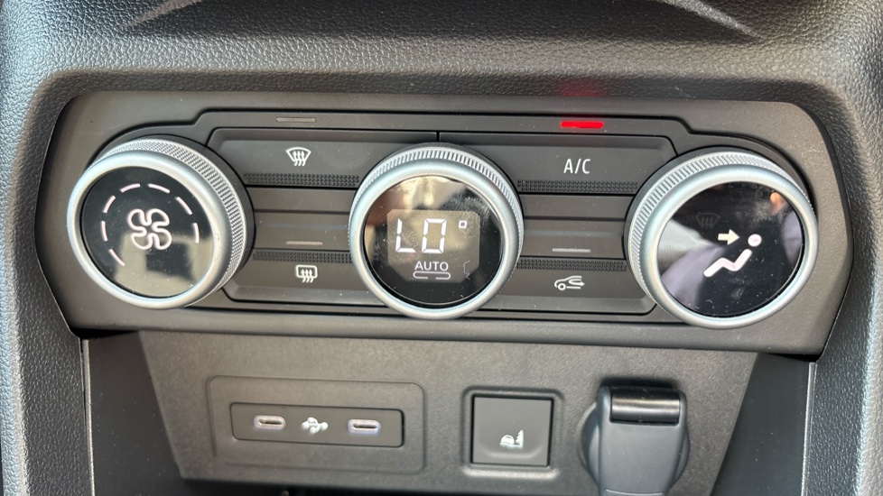 Dacia Jogger 1.8 HEV Extreme 5dr Auto Hybrid Estate - Image 32