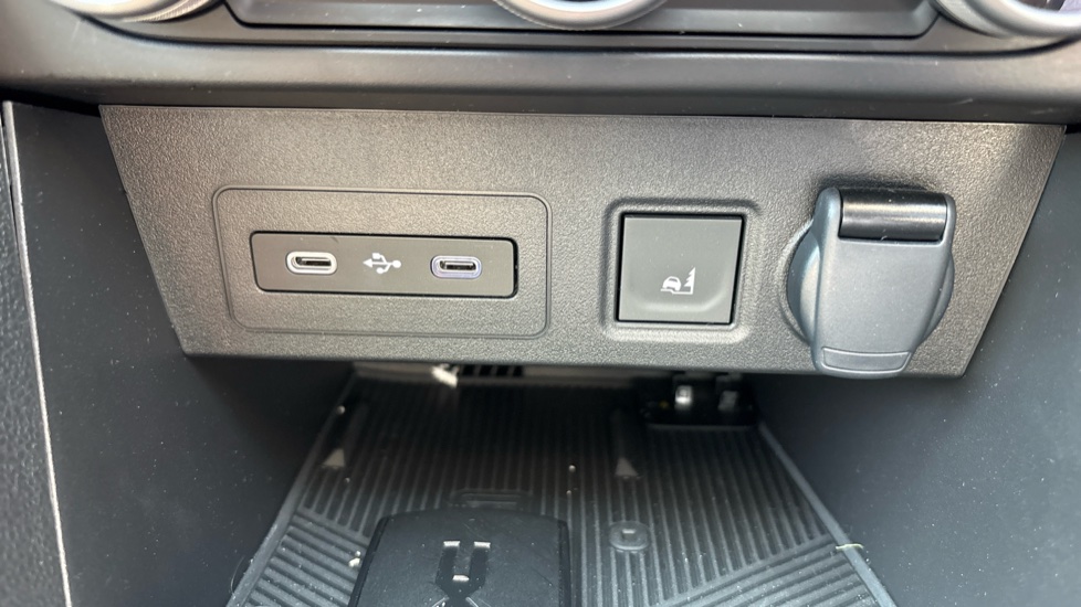 Dacia Jogger 1.8 HEV Extreme 5dr Auto Hybrid Estate - Image 33