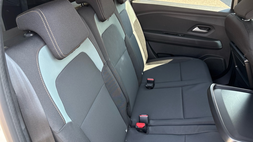 Dacia Jogger 1.8 HEV Extreme 5dr Auto Hybrid Estate - Image 43