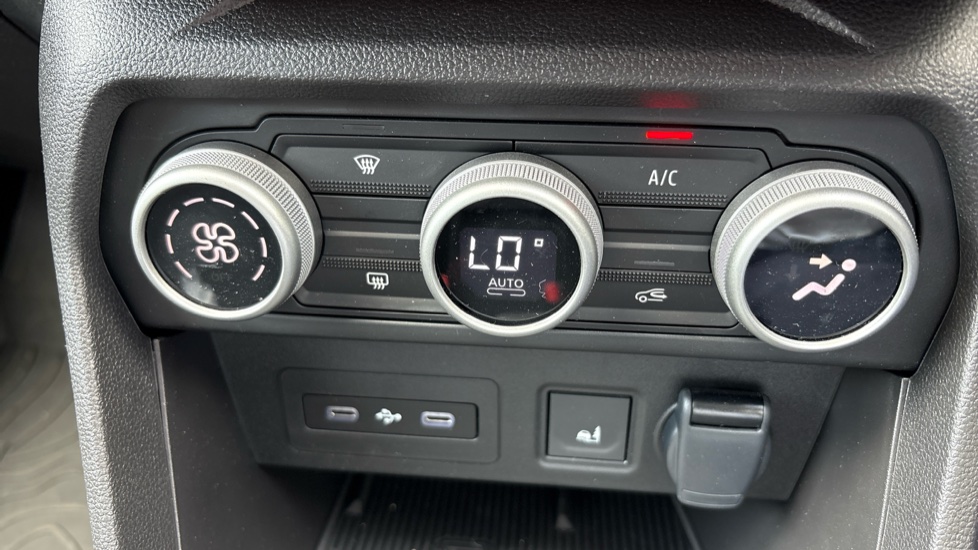 Dacia Jogger 1.8 HEV Extreme 5dr Auto Hybrid Estate - Image 63