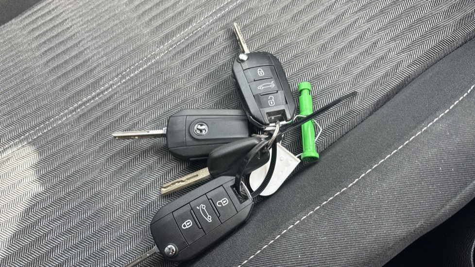 Vauxhall Corsa 1.2 SE 5dr Petrol Hatchback - Image 20