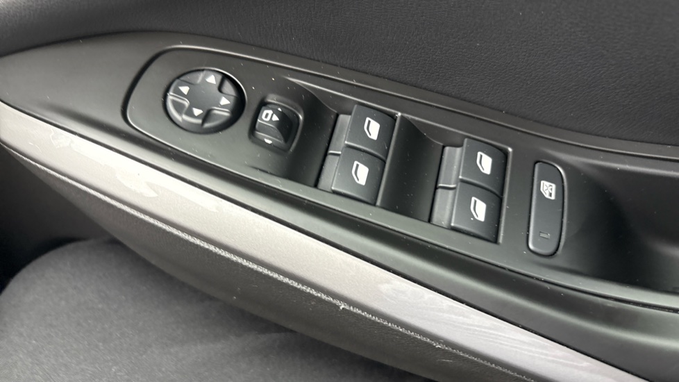 Vauxhall Grandland 1.2 Turbo Ultimate 5dr Petrol Hatchback - Image 34