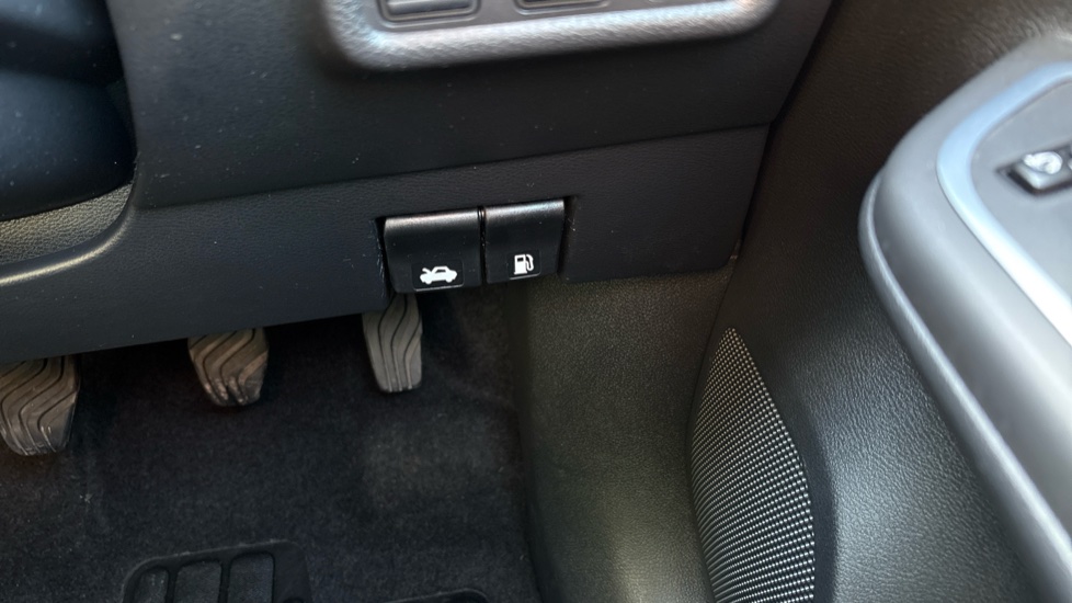 Nissan Micra 1.0 IG-T 92 Tekna 5dr Petrol Hatchback - Image 34