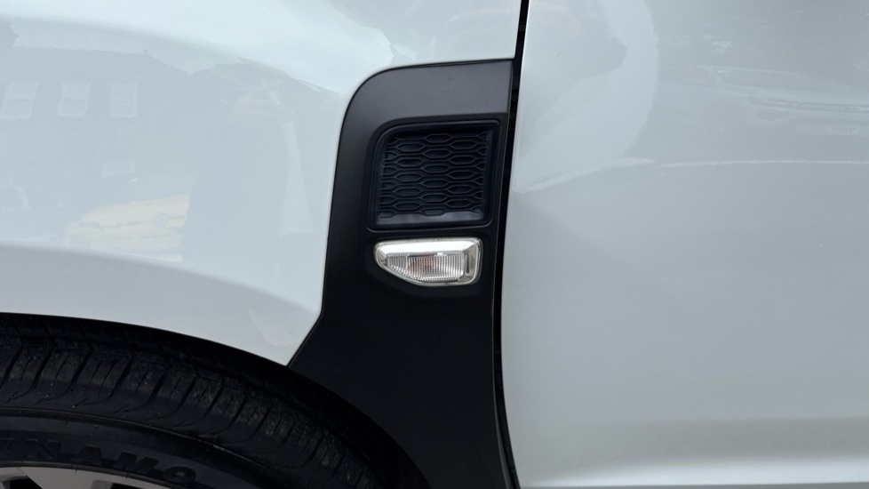 Dacia Duster 1.0 TCe 90 Expression 5dr Petrol Estate - Image 25