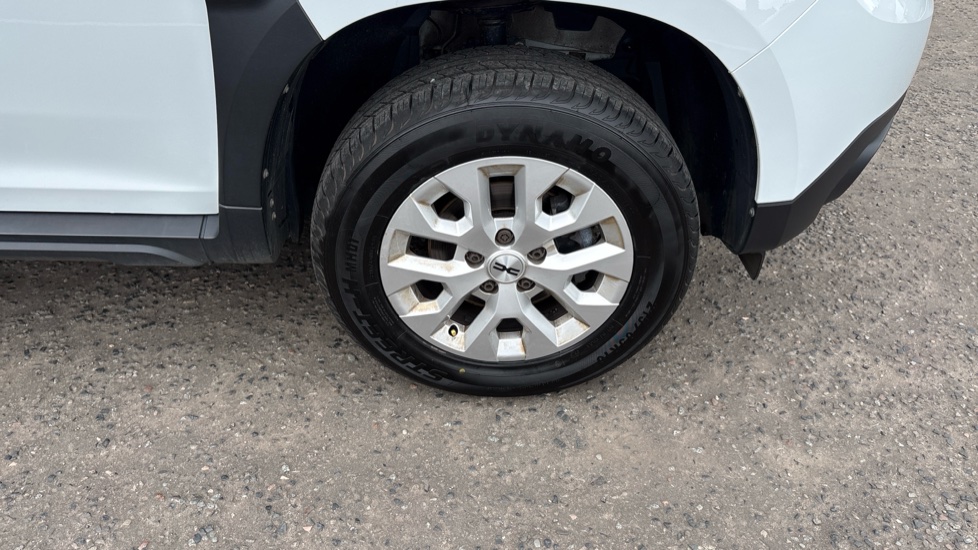 Dacia Duster 1.0 TCe 90 Expression 5dr Petrol Estate - Image 40
