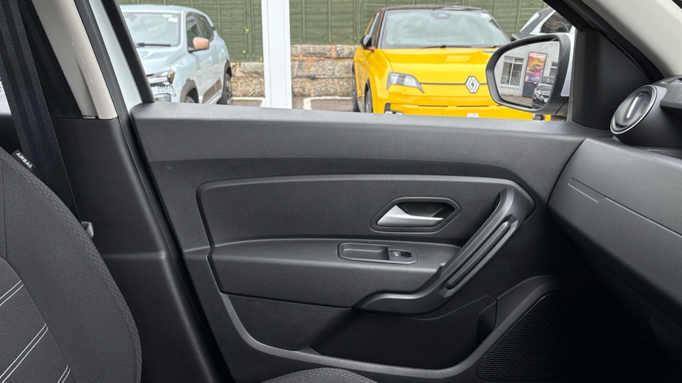 Dacia Duster 1.0 TCe 90 Expression 5dr Petrol Estate - Image 50
