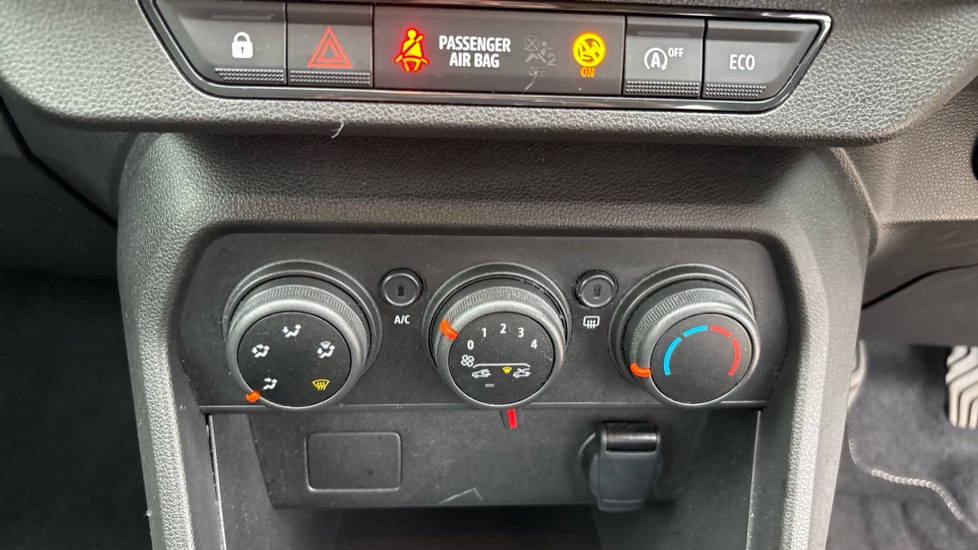 Dacia Sandero 1.0 Tce Expression 5dr Petrol Hatchback - Image 38