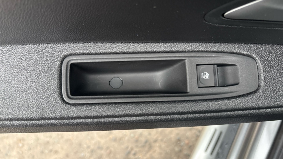 Dacia Duster 1.8 Hybrid 155 Journey 5dr Auto Hybrid Estate - Image 17