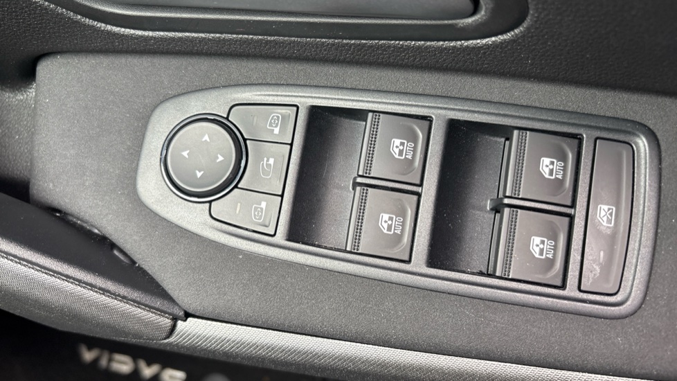 Dacia Duster 1.8 Hybrid 155 Journey 5dr Auto Hybrid Estate - Image 26