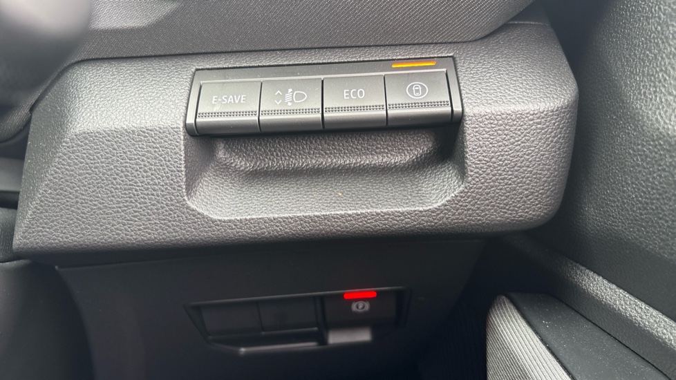 Dacia Duster 1.8 Hybrid 155 Journey 5dr Auto Hybrid Estate - Image 27