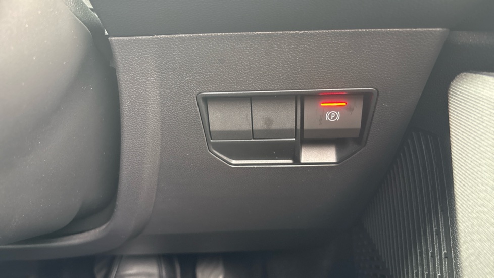 Dacia Duster 1.8 Hybrid 155 Journey 5dr Auto Hybrid Estate - Image 28