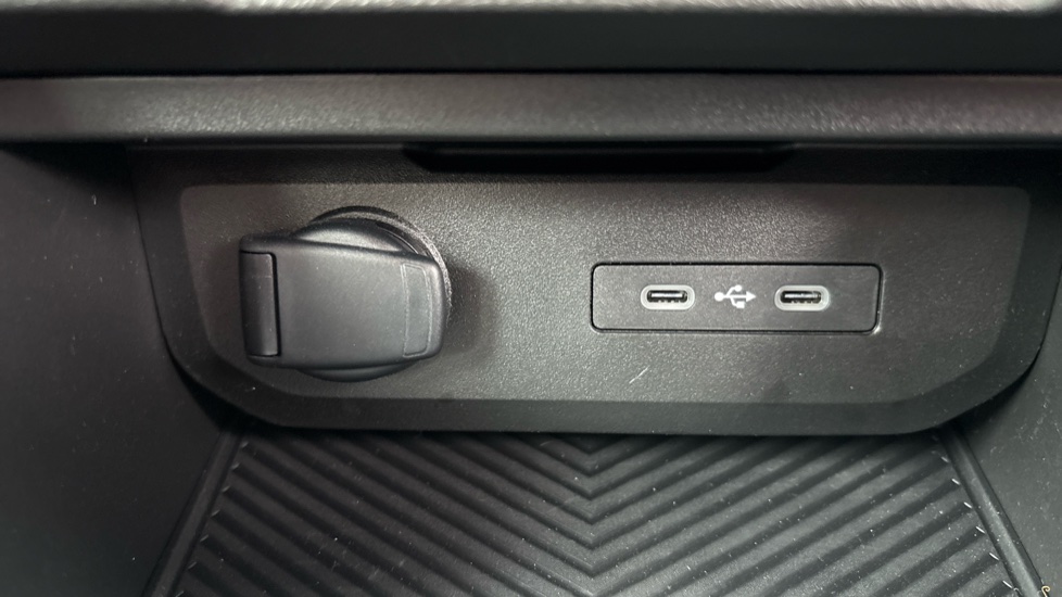 Dacia Duster 1.8 Hybrid 155 Journey 5dr Auto Hybrid Estate - Image 31