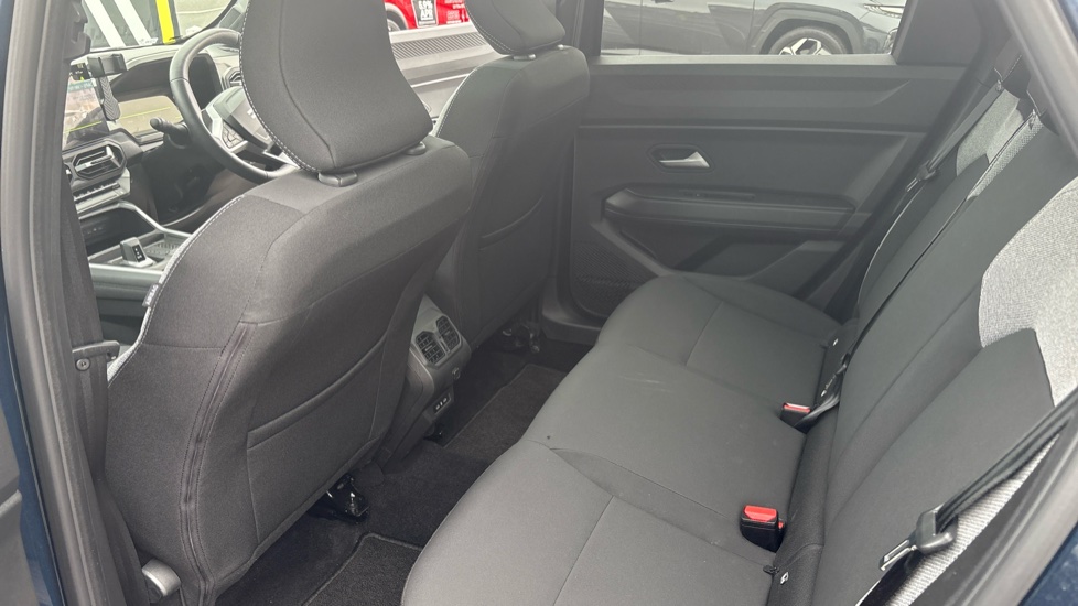 Dacia Bigster 1.8 Hybrid 155 Journey 5dr Auto Hybrid Estate - Image 16