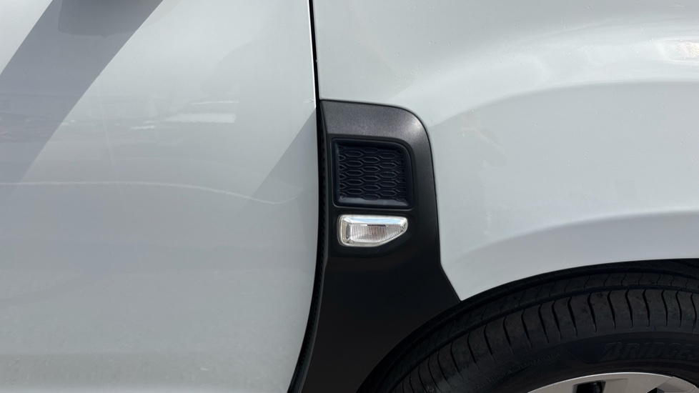 Dacia Duster 1.0 TCe 90 Comfort 5dr Petrol Estate - Image 38