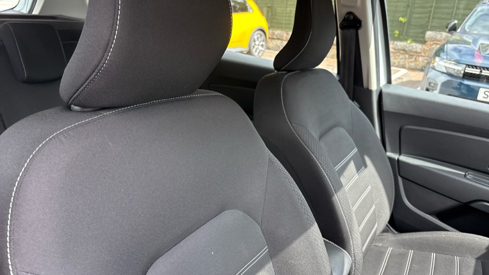 Dacia Duster 1.0 TCe 90 Comfort 5dr Petrol Estate - Image 42