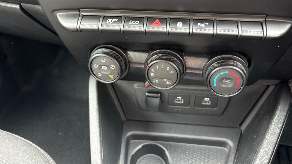 Dacia Duster 1.0 TCe 90 Comfort 5dr Petrol Estate - Image 47