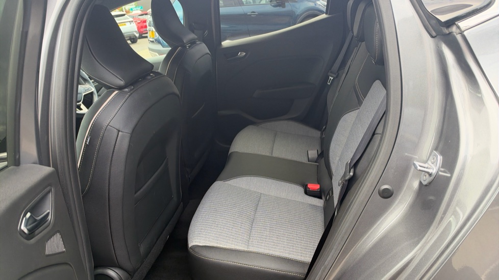 Renault Clio 1.0 TCe 90 Techno 5dr Petrol Hatchback - Image 16