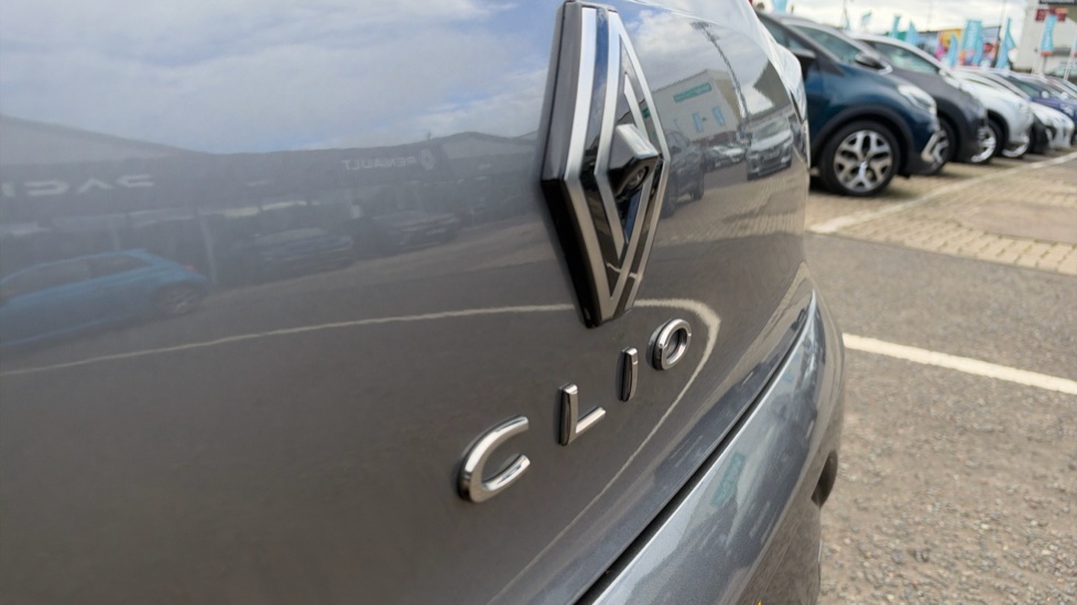 Renault Clio 1.0 TCe 90 Techno 5dr Petrol Hatchback - Image 35
