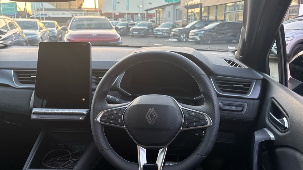 Renault Symbioz 1.8 E-Tech FHEV 160 Iconic Esprit Alpine 5dr Auto Hybrid Estate - Image 10