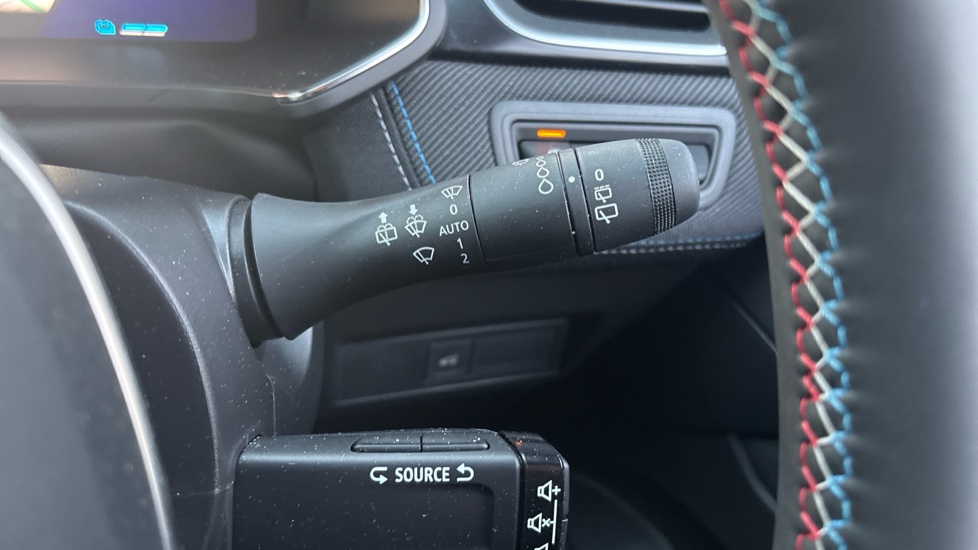 Renault Symbioz 1.8 E-Tech FHEV 160 Iconic Esprit Alpine 5dr Auto Hybrid Estate - Image 23