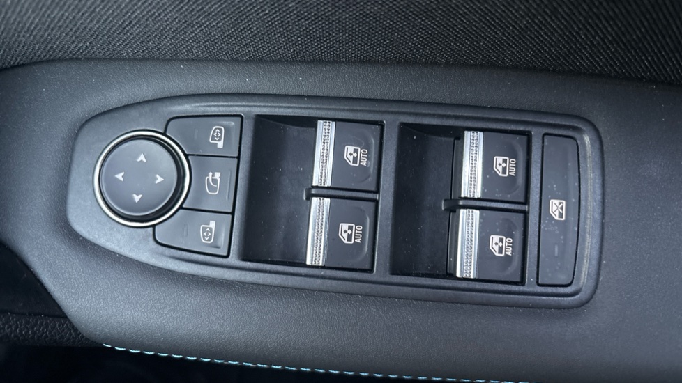 Renault Symbioz 1.8 E-Tech FHEV 160 Iconic Esprit Alpine 5dr Auto Hybrid Estate - Image 25