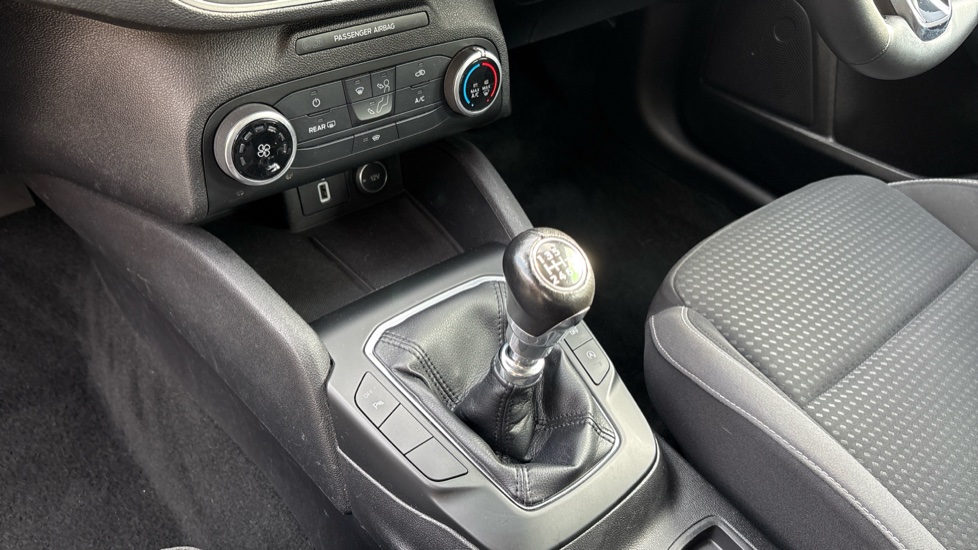 Ford Focus 1.0 EcoBoost 125 Zetec 5dr Petrol Hatchback - Image 13