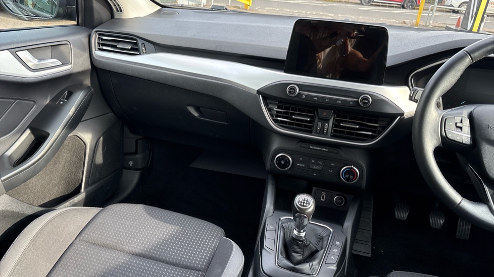 Ford Focus 1.0 EcoBoost 125 Zetec 5dr Petrol Hatchback - Image 14