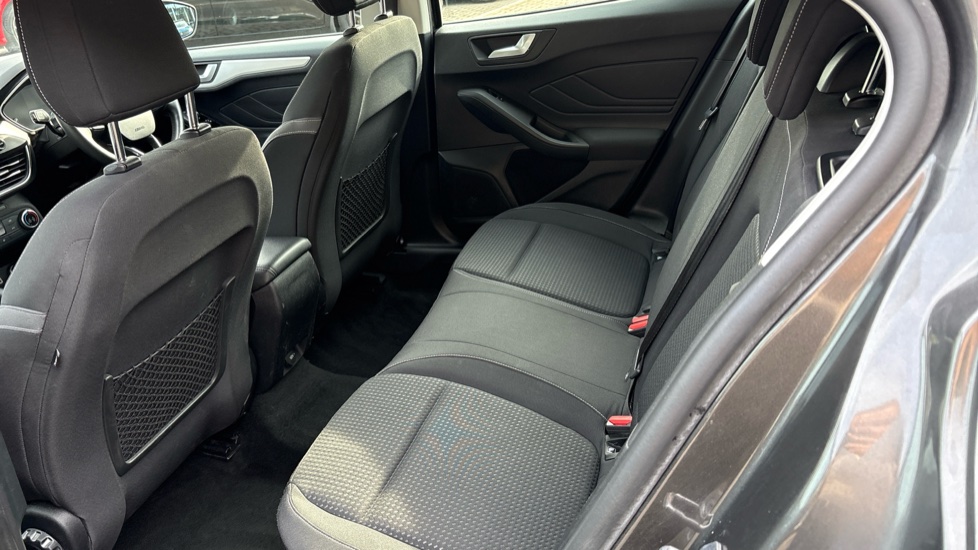 Ford Focus 1.0 EcoBoost 125 Zetec 5dr Petrol Hatchback - Image 16