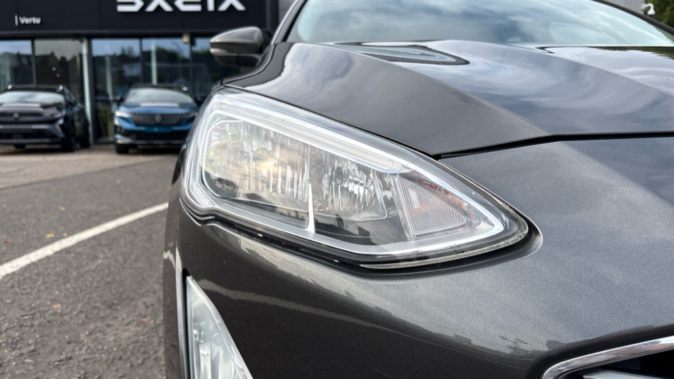 Ford Focus 1.0 EcoBoost 125 Zetec 5dr Petrol Hatchback - Image 22