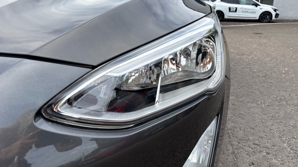 Ford Focus 1.0 EcoBoost 125 Zetec 5dr Petrol Hatchback - Image 25