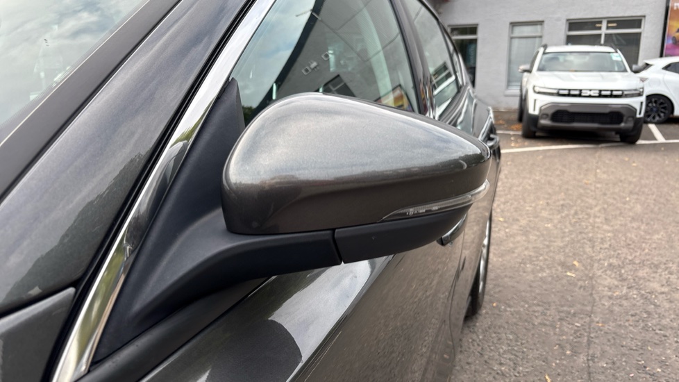 Ford Focus 1.0 EcoBoost 125 Zetec 5dr Petrol Hatchback - Image 27