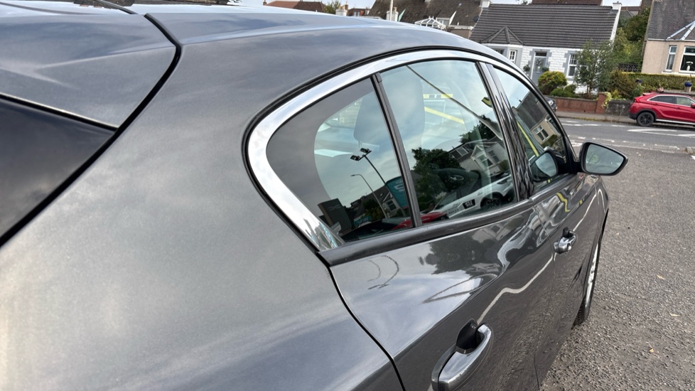 Ford Focus 1.0 EcoBoost 125 Zetec 5dr Petrol Hatchback - Image 32
