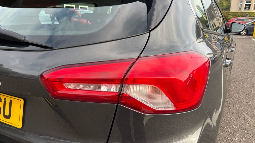 Ford Focus 1.0 EcoBoost 125 Zetec 5dr Petrol Hatchback - Image 33