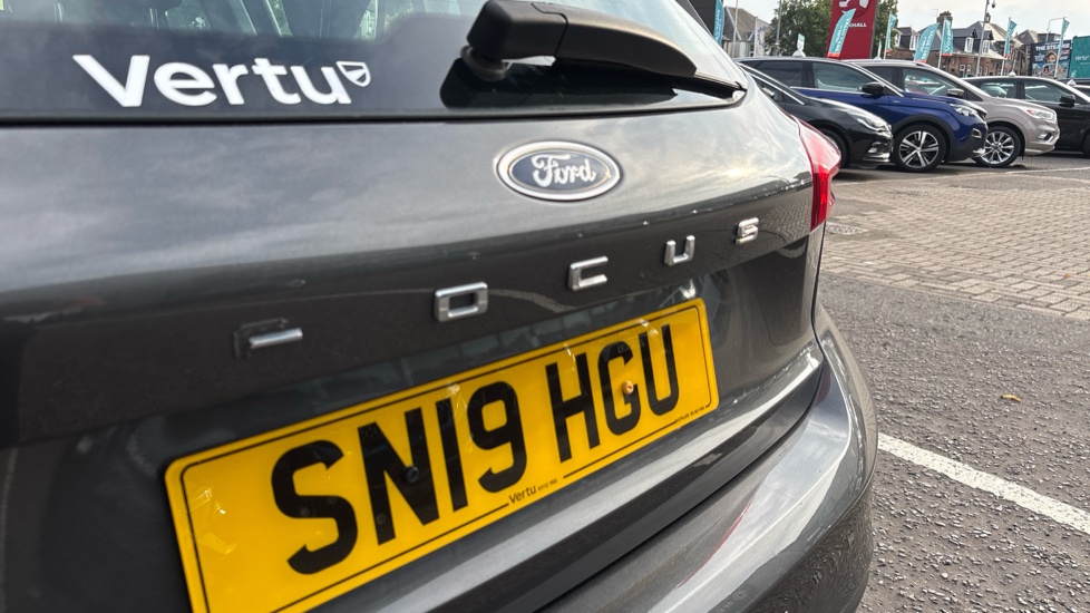 Ford Focus 1.0 EcoBoost 125 Zetec 5dr Petrol Hatchback - Image 35