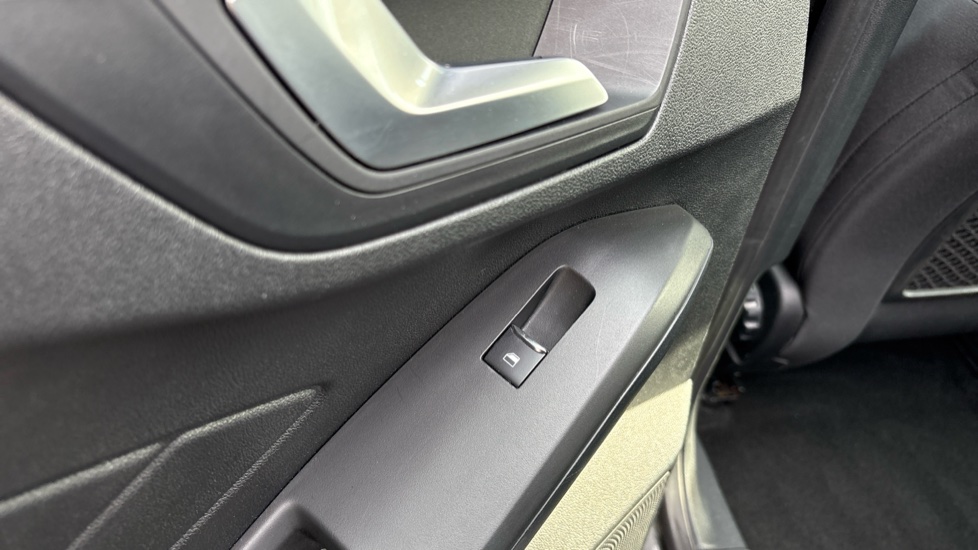 Ford Focus 1.0 EcoBoost 125 Zetec 5dr Petrol Hatchback - Image 40