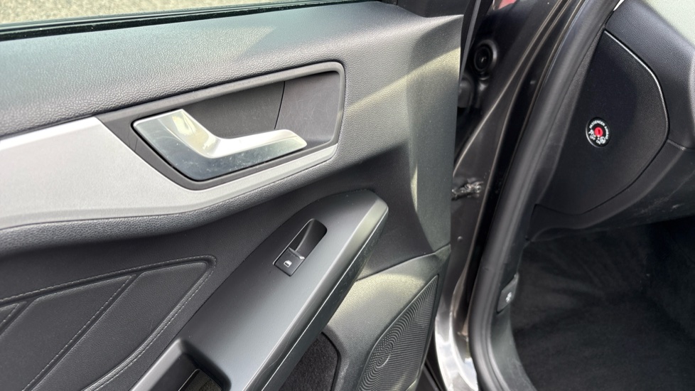 Ford Focus 1.0 EcoBoost 125 Zetec 5dr Petrol Hatchback - Image 48