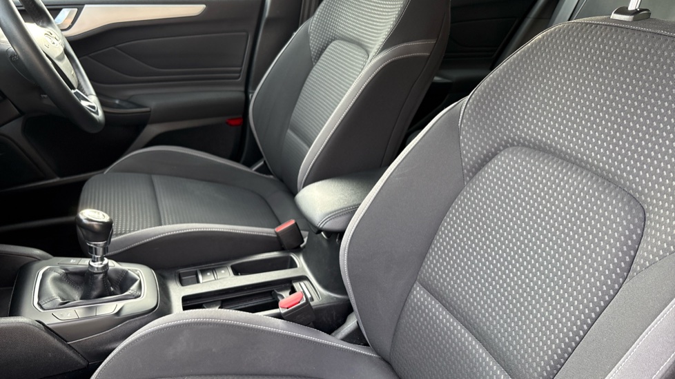 Ford Focus 1.0 EcoBoost 125 Zetec 5dr Petrol Hatchback - Image 50