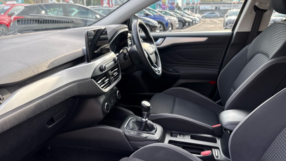 Ford Focus 1.0 EcoBoost 125 Zetec 5dr Petrol Hatchback - Image 51