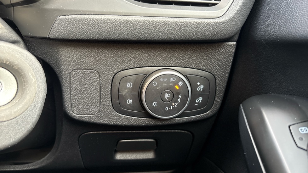 Ford Focus 1.0 EcoBoost 125 Zetec 5dr Petrol Hatchback - Image 55