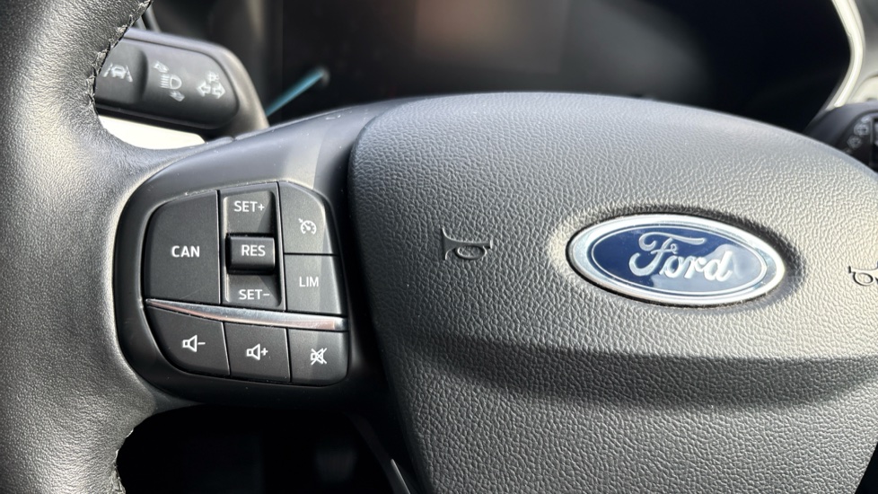 Ford Focus 1.0 EcoBoost 125 Zetec 5dr Petrol Hatchback - Image 57