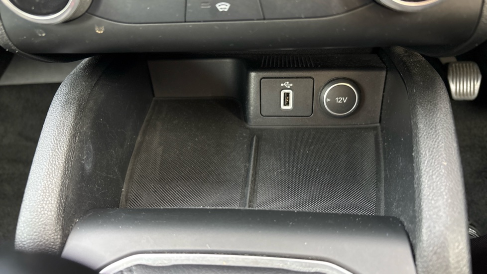 Ford Focus 1.0 EcoBoost 125 Zetec 5dr Petrol Hatchback - Image 60