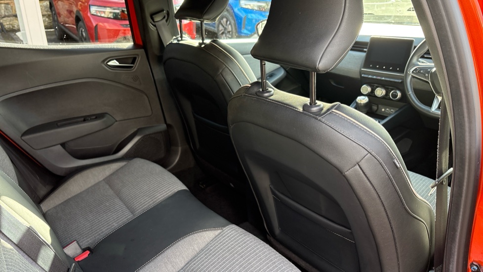 Renault Clio 1.0 TCe 90 Techno 5dr Petrol Hatchback - Image 37