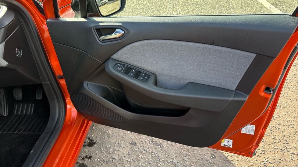 Renault Clio 1.0 TCe 90 Techno 5dr Petrol Hatchback - Image 41