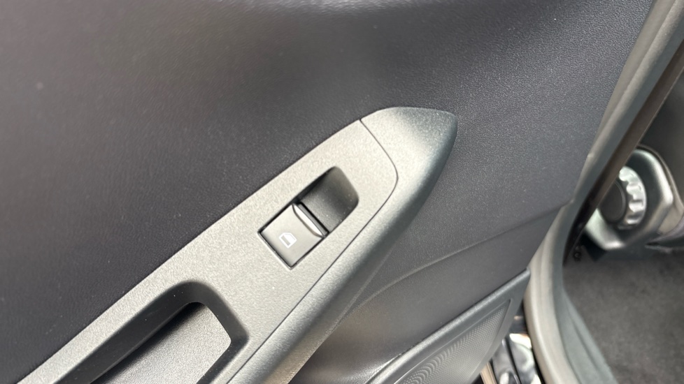 Ford Fiesta 1.0 EcoBoost Hybrid mHEV 125 ST-Line Vignale 5dr Petrol Hatchback - Image 45