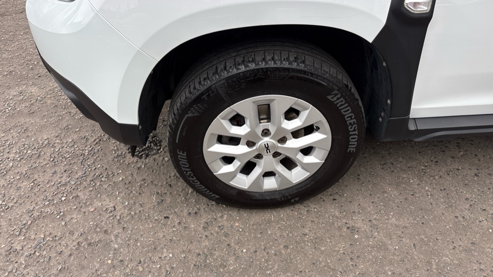 Dacia Duster 1.0 TCe 90 Expression 5dr Petrol Estate - Image 22