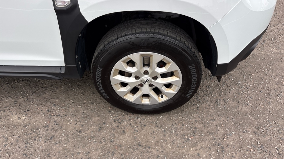 Dacia Duster 1.0 TCe 90 Expression 5dr Petrol Estate - Image 23