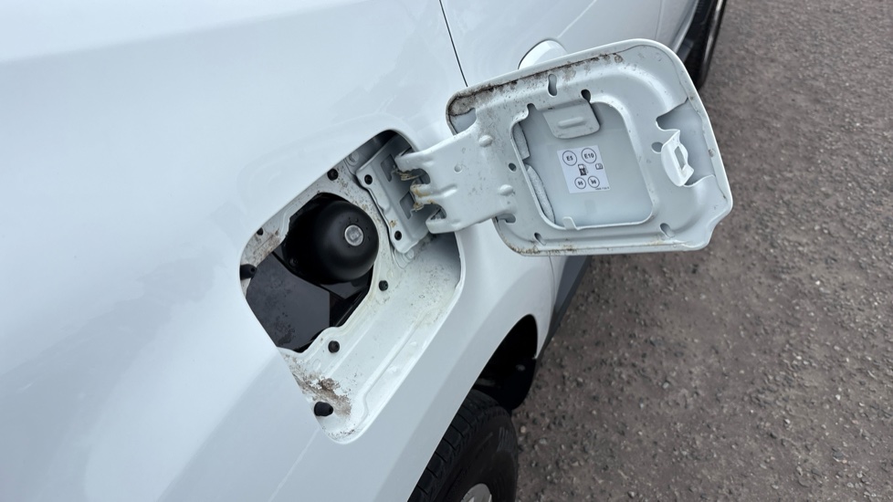 Dacia Duster 1.0 TCe 90 Expression 5dr Petrol Estate - Image 38