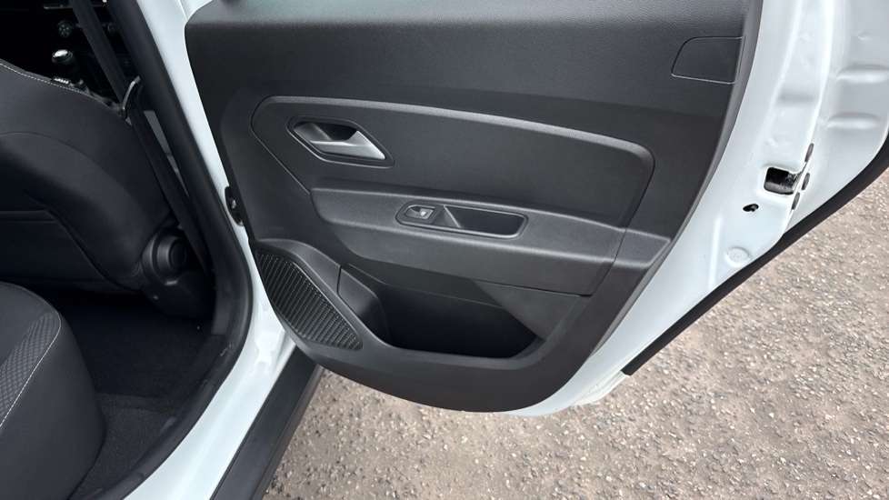 Dacia Duster 1.0 TCe 90 Expression 5dr Petrol Estate - Image 39