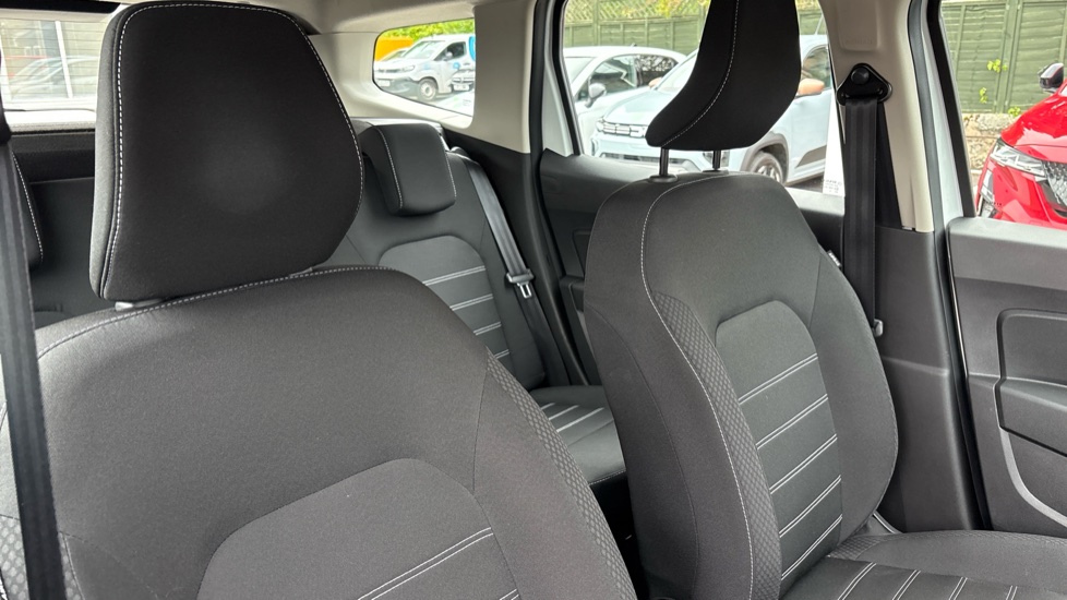 Dacia Duster 1.0 TCe 90 Expression 5dr Petrol Estate - Image 45