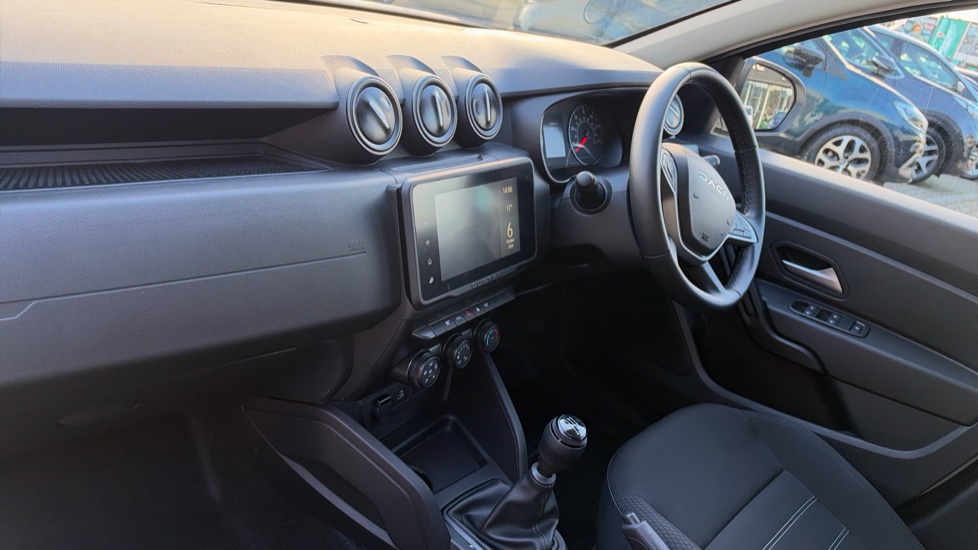 Dacia Duster 1.0 TCe 90 Expression 5dr Petrol Estate - Image 9